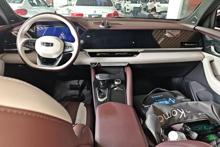 Used Geely Auto Monjaro L 2021 2.0TD High-Power Automatic All-Wheel-Drive Flagship Version Center Console