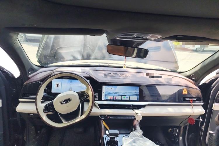 Used Geely Auto Monjaro L 2021 2.0TD High-Power Automatic All-Wheel Drive Luxury Version Center Console