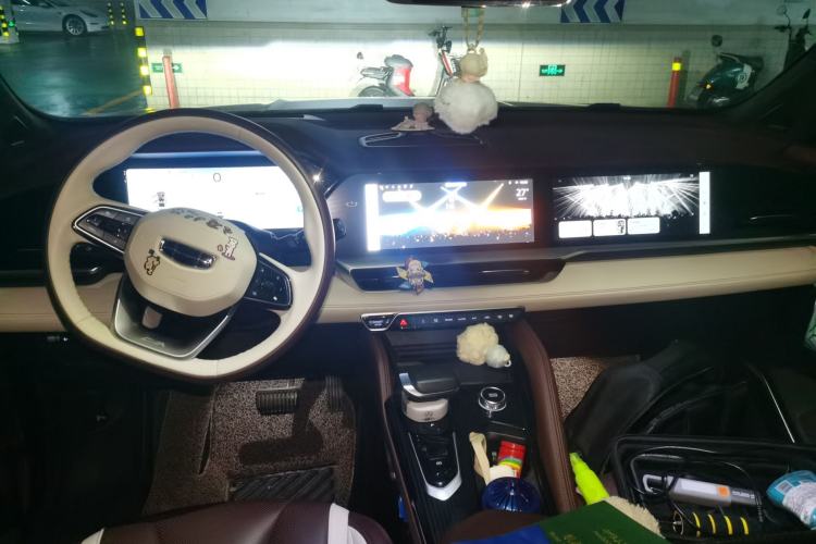 Used Geely Auto Monjaro L 2021 2.0TD High-Power Automatic All-Wheel-Drive Flagship Version Center Console