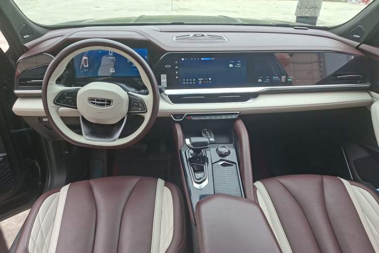 Used Geely Auto Monjaro L 2021 2.0TD High-Power Automatic All-Wheel Drive Luxury Version Center Console