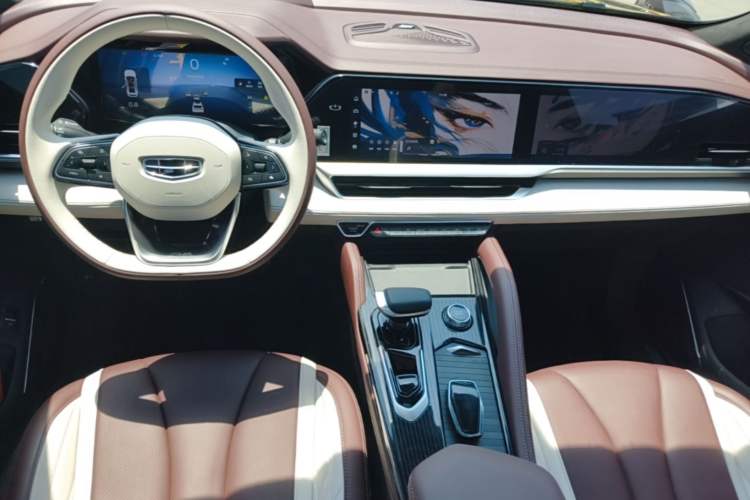 Used Geely Auto Monjaro L 2021 2.0TD DCT EVO Two-Wheel Drive Smart Luxury Version Center Console