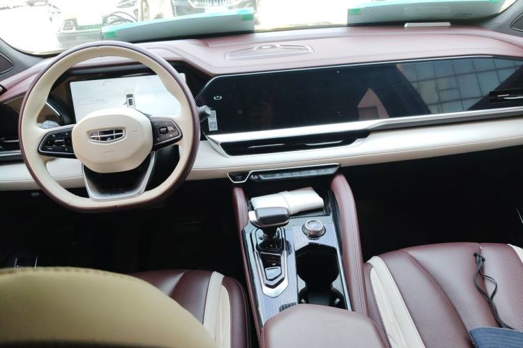 Used Geely Auto Monjaro L 2021 2.0TD DCT EVO Two-Wheel Drive Prestige Version Center Console