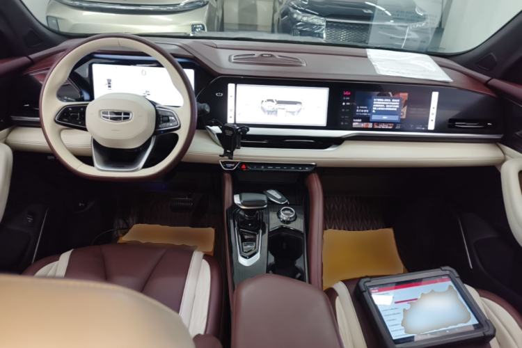 Used Geely Auto Monjaro L 2021 2.0TD DCT EVO Two-Wheel Drive Prestige Version Center Console