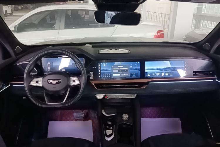 Used Geely Auto Monjaro L 2021 2.0TD High-Power Automatic All-Wheel-Drive Flagship Version Center Console
