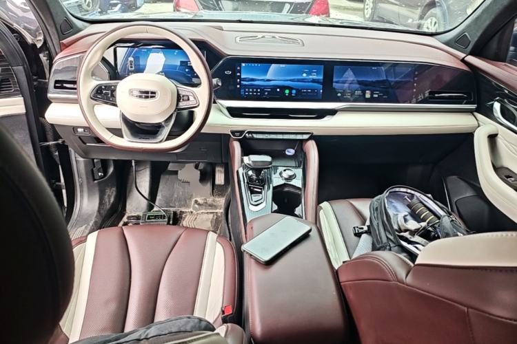 Used Geely Auto Monjaro L 2021 2.0TD DCT EVO Two-Wheel Drive Prestige Version Center Console