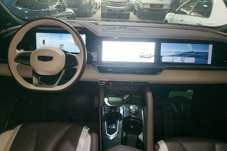 Used Geely Auto Monjaro L 2021 2.0TD DCT EVO Two-Wheel Drive Smart Luxury Version Center Console
