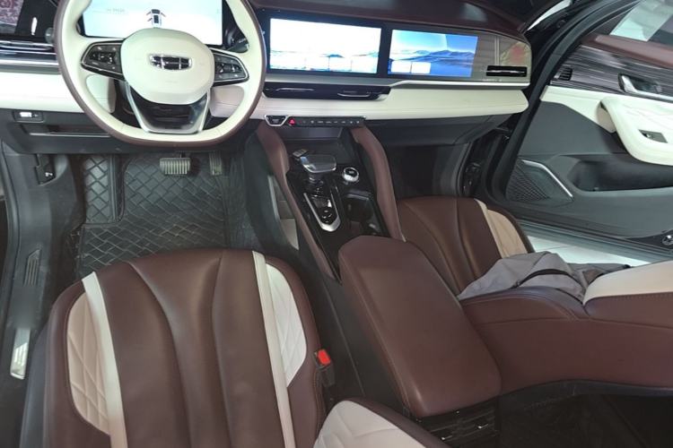 Used Geely Auto Monjaro L 2021 2.0TD DCT EVO Two-Wheel Drive Prestige Version Center Console