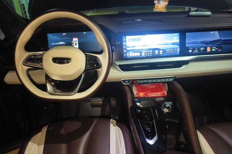 Used Geely Auto Monjaro L 2021 2.0TD DCT EVO Two-Wheel Drive Prestige Version Center Console