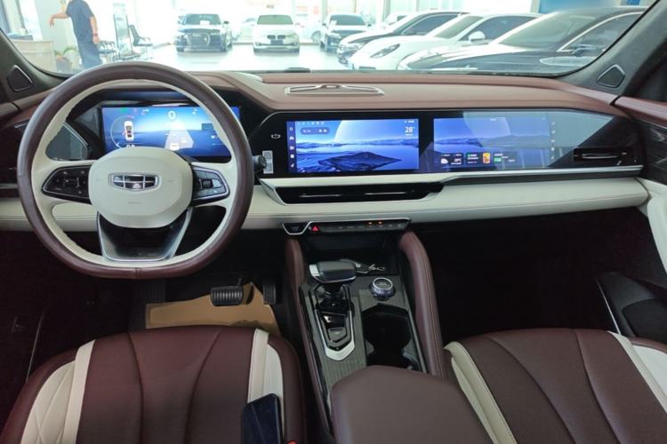 Used Geely Auto Monjaro L 2021 2.0TD DCT EVO Two-Wheel Drive Prestige Version Center Console