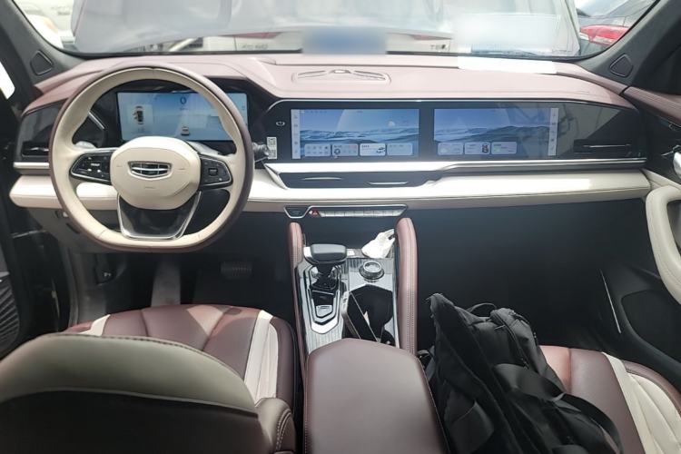 Used Geely Auto Monjaro L 2021 2.0TD DCT EVO Two-Wheel Drive Prestige Version Center Console