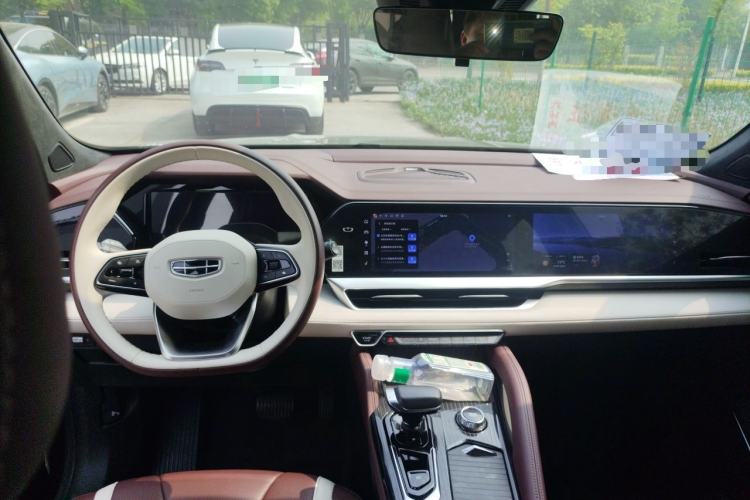 Used Geely Auto Monjaro L 2021 2.0TD DCT EVO Two-Wheel Drive Prestige Version Center Console