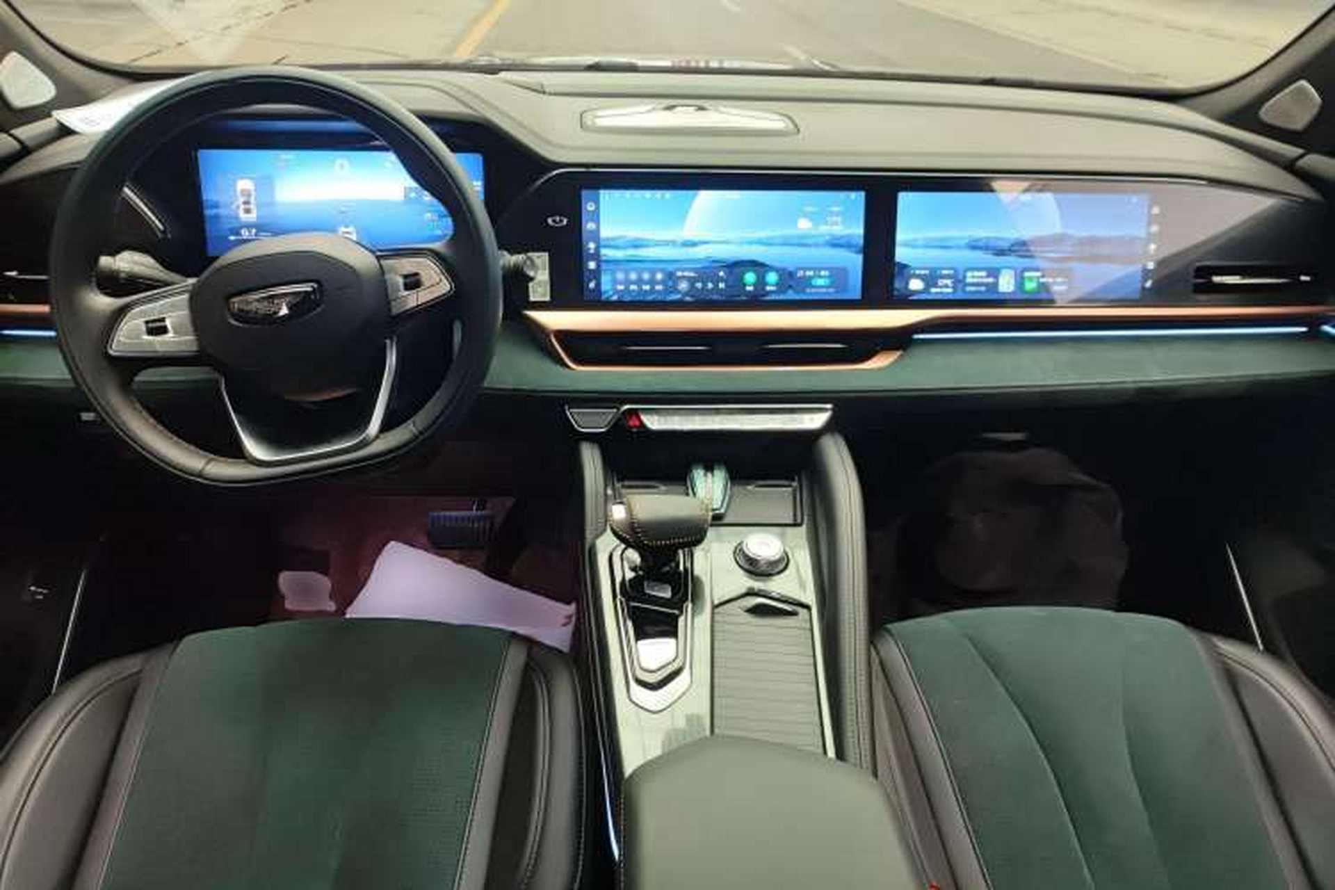 Used Geely Auto Monjaro L 2021 2.0TD High-Power Automatic All-Wheel-Drive Flagship Version Center Console