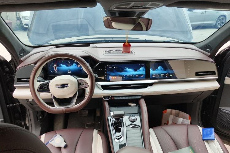 Used Geely Auto Monjaro L 2021 2.0TD High-Power Automatic All-Wheel-Drive Flagship Version Center Console