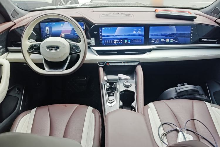 Used Geely Auto Monjaro L 2021 2.0TD DCT EVO Two-Wheel Drive Prestige Version Center Console