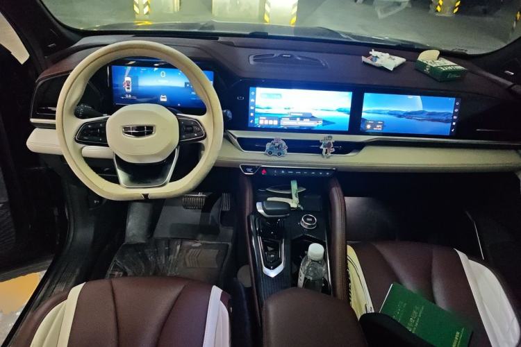 Used Geely Auto Monjaro L 2021 2.0TD High-Power Automatic All-Wheel-Drive Flagship Version Center Console