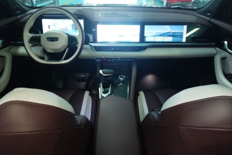 Used Geely Auto Monjaro L 2021 2.0TD DCT EVO Two-Wheel Drive Smart Luxury Version Center Console