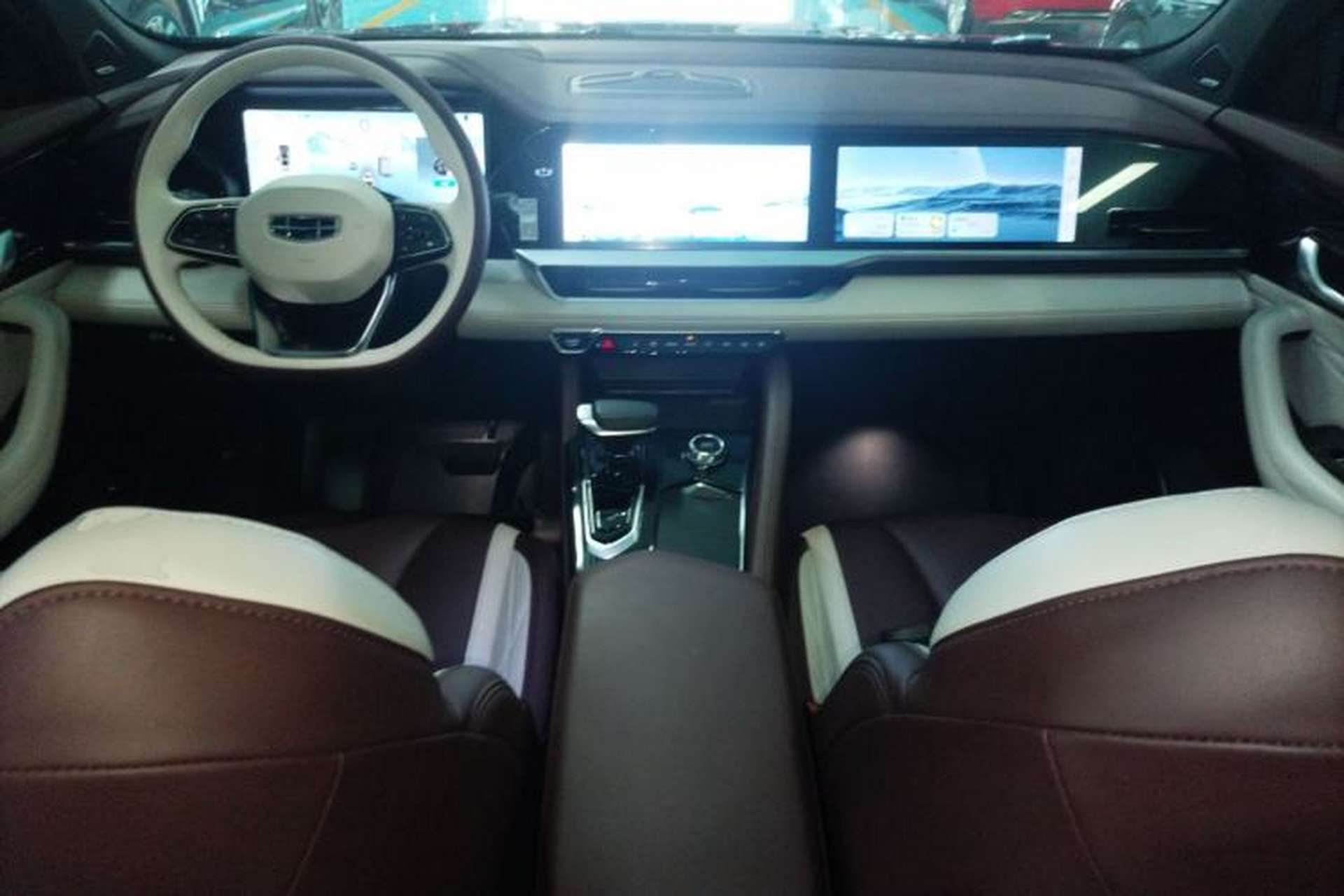 Used Geely Auto Monjaro L 2021 2.0TD DCT EVO Two-Wheel Drive Smart Luxury Version Center Console