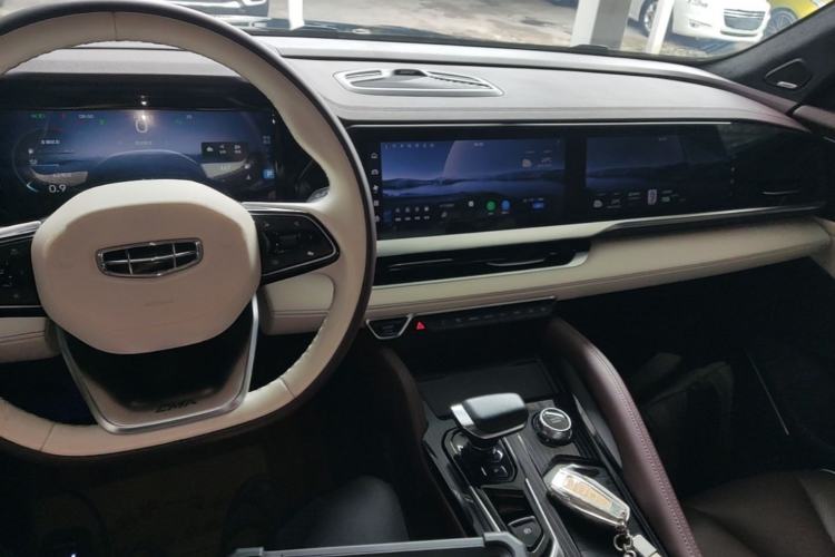 Used Geely Auto Monjaro L 2021 2.0TD DCT EVO Two-Wheel Drive Smart Luxury Version Center Console