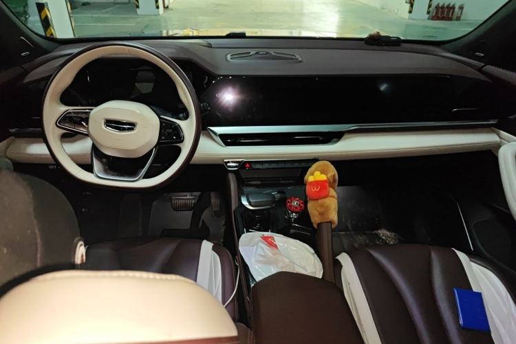Used Geely Auto Monjaro L 2021 2.0TD DCT EVO Two-Wheel Drive Smart Luxury Version Center Console