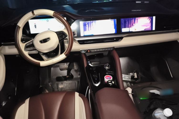 Used Geely Auto Monjaro L 2021 2.0TD DCT EVO Two-Wheel Drive Prestige Version Center Console