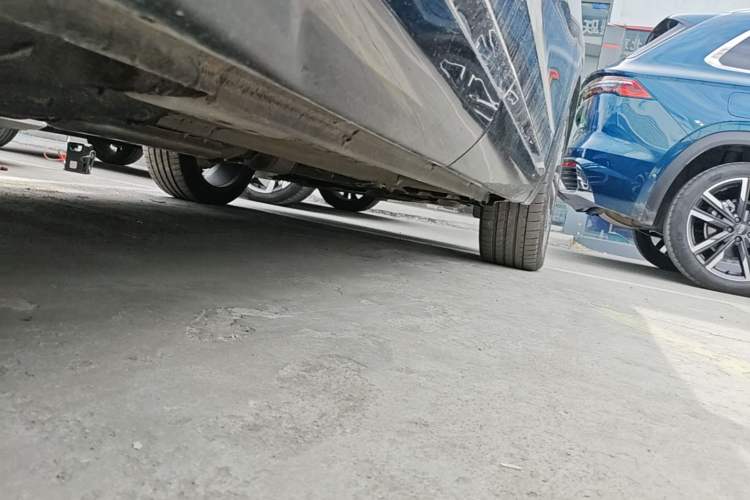 Used Geely Auto Monjaro L 2021 2.0TD High-Power Automatic All-Wheel-Drive Flagship Version Chassis Rear Right