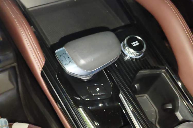 Used Geely Auto Monjaro L 2021 2.0TD DCT EVO Two-Wheel Drive Prestige Version Gear Lever