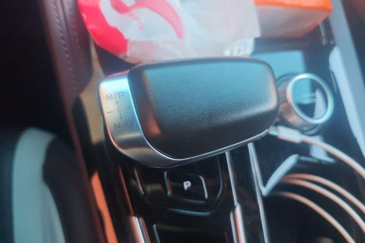 Used Geely Auto Monjaro L 2021 2.0TD DCT EVO Two-Wheel Drive Prestige Version Gear Lever