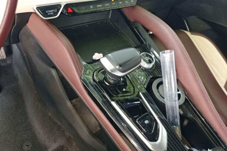 Used Geely Auto Monjaro L 2021 2.0TD DCT EVO Two-Wheel Drive Prestige Version Gear Lever