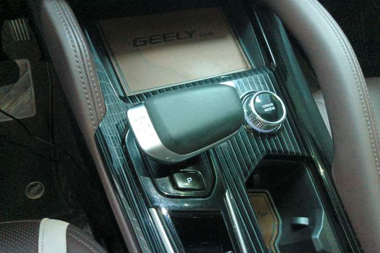 Used Geely Auto Monjaro L 2021 2.0TD DCT EVO Two-Wheel Drive Prestige Version Gear Lever