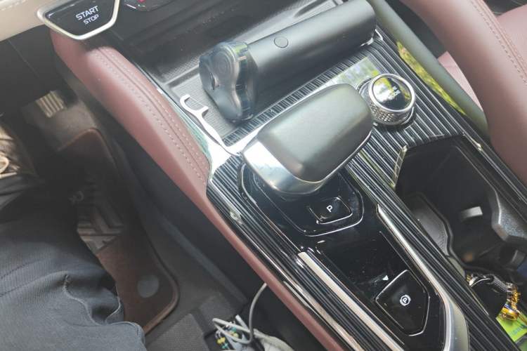 Used Geely Auto Monjaro L 2021 2.0TD DCT EVO Two-Wheel Drive Smart Luxury Version Gear Lever