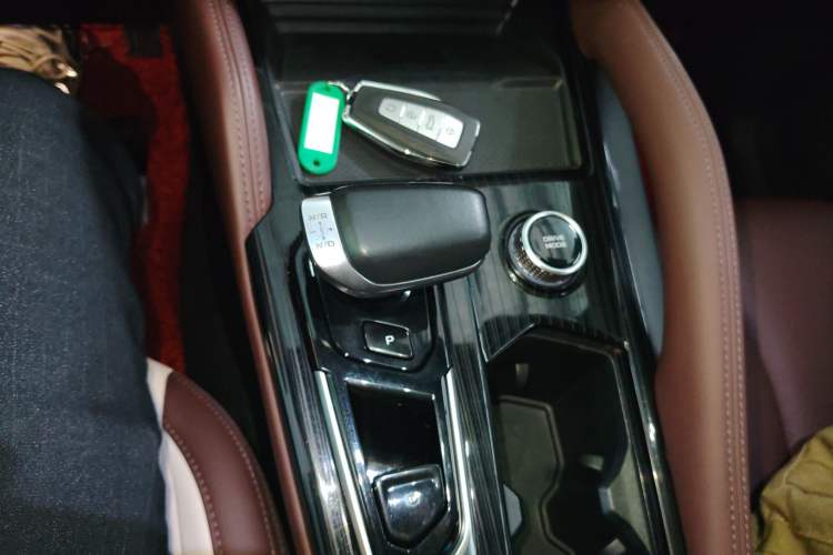 Used Geely Auto Monjaro L 2021 2.0TD DCT EVO Two-Wheel Drive Smart Luxury Version Gear Lever