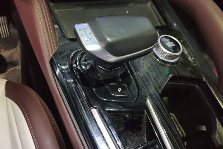 Used Geely Auto Monjaro L 2021 2.0TD DCT EVO Two-Wheel Drive Smart Luxury Version Gear Lever