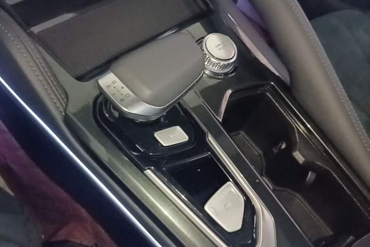 Used Geely Auto Monjaro L 2021 2.0TD High-Power Automatic All-Wheel-Drive Flagship Version Gear Lever