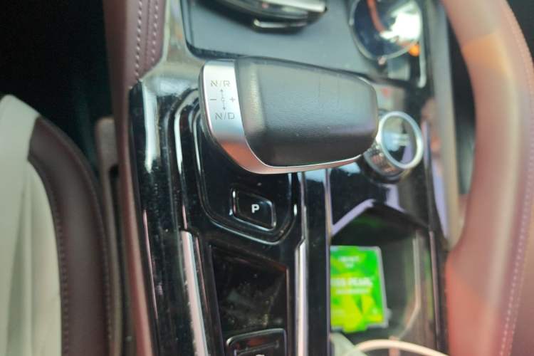 Used Geely Auto Monjaro L 2021 2.0TD DCT EVO Two-Wheel Drive Prestige Version Gear Lever