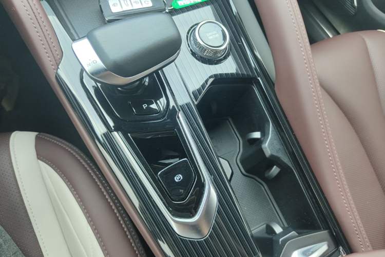 Used Geely Auto Monjaro L 2021 2.0TD DCT EVO Two-Wheel Drive Prestige Version Gear Lever