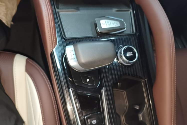 Used Geely Auto Monjaro L 2021 2.0TD DCT EVO Two-Wheel Drive Smart Luxury Version Gear Lever