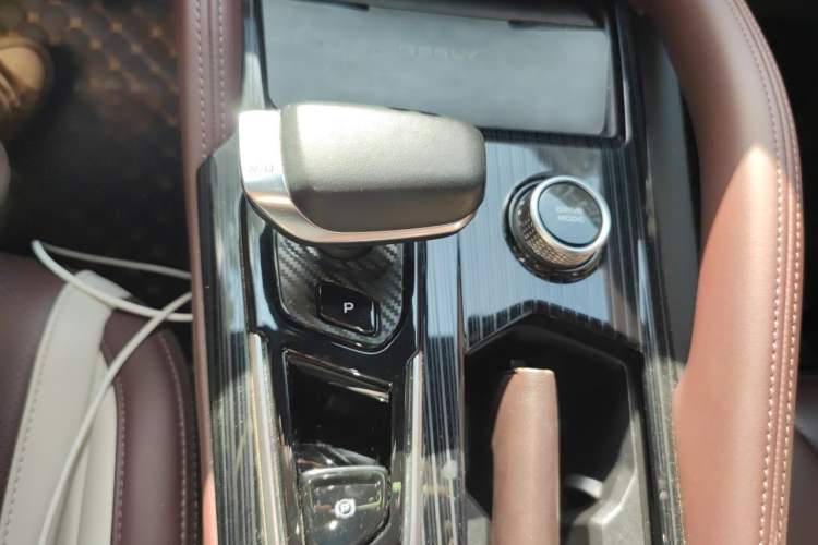 Used Geely Auto Monjaro L 2021 2.0TD DCT EVO Two-Wheel Drive Smart Luxury Version Gear Lever