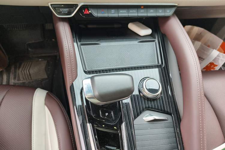 Used Geely Auto Monjaro L 2021 2.0TD High-Power Automatic All-Wheel-Drive Flagship Version Gear Lever