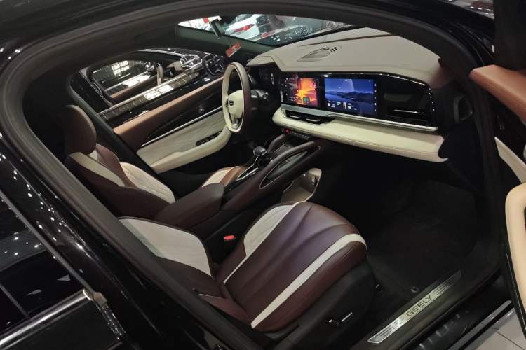 Used Geely Auto Monjaro L 2021 2.0TD DCT EVO Two-Wheel Drive Smart Luxury Version Interior 4