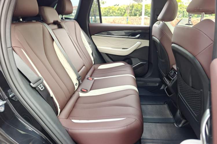 Used Geely Auto Monjaro L 2021 2.0TD DCT EVO Two-Wheel Drive Prestige Version Interior 4