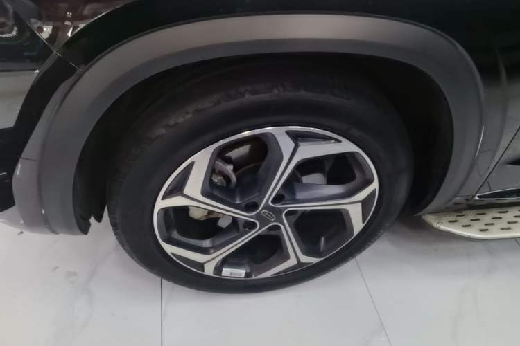 Used Geely Auto Monjaro L 2021 2.0TD DCT EVO Two-Wheel Drive Prestige Version Left Front Wheel Hub