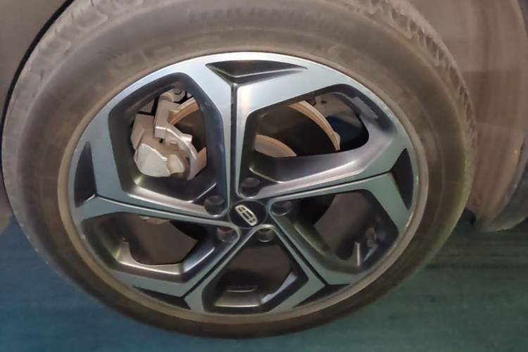 Used Geely Auto Monjaro L 2021 2.0TD DCT EVO Two-Wheel Drive Prestige Version Left Front Wheel Hub