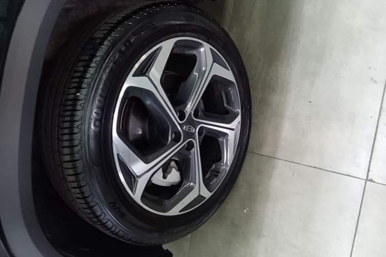 Used Geely Auto Monjaro L 2021 2.0TD DCT EVO Two-Wheel Drive Prestige Version Left Front Wheel Hub