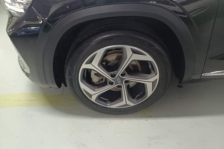 Used Geely Auto Monjaro L 2021 2.0TD DCT EVO Two-Wheel Drive Prestige Version Left Front Wheel Hub