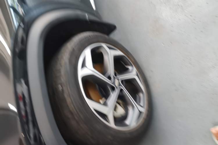 Used Geely Auto Monjaro L 2021 2.0TD DCT EVO Two-Wheel Drive Prestige Version Left Front Wheel Hub