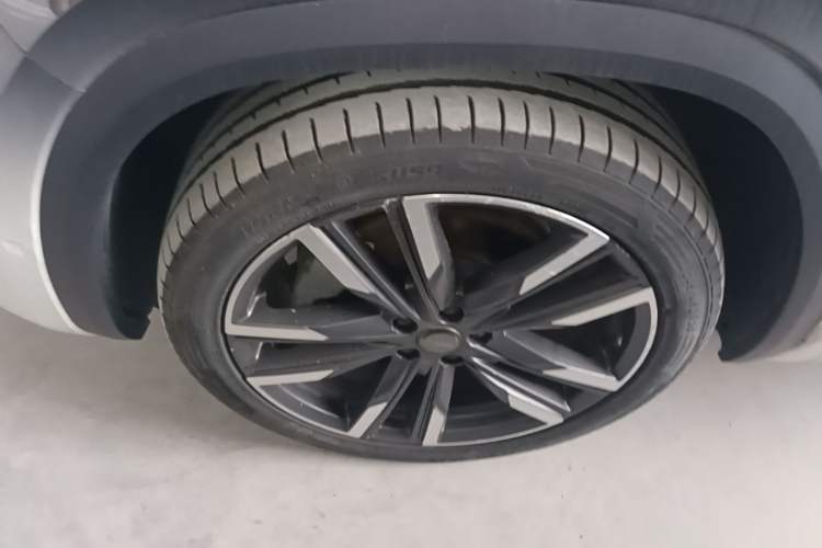 Used Geely Auto Monjaro L 2021 2.0TD High-Power Automatic All-Wheel-Drive Flagship Version Left Front Wheel Hub