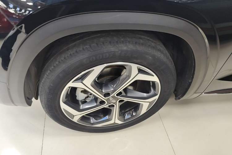 Used Geely Auto Monjaro L 2021 2.0TD DCT EVO Two-Wheel Drive Prestige Version Left Front Wheel Hub