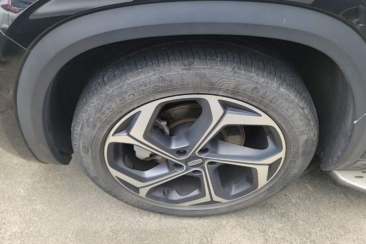 Used Geely Auto Monjaro L 2021 2.0TD DCT EVO Two-Wheel Drive Prestige Version Left Front Wheel Hub