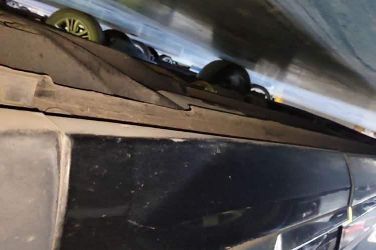 Used Geely Auto Monjaro L 2021 2.0TD DCT EVO Two-Wheel Drive Prestige Version Left Side Sill