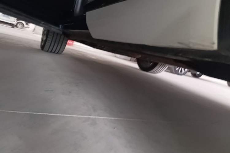 Used Geely Auto Monjaro L 2021 2.0TD High-Power Automatic All-Wheel-Drive Flagship Version Left Side Sill